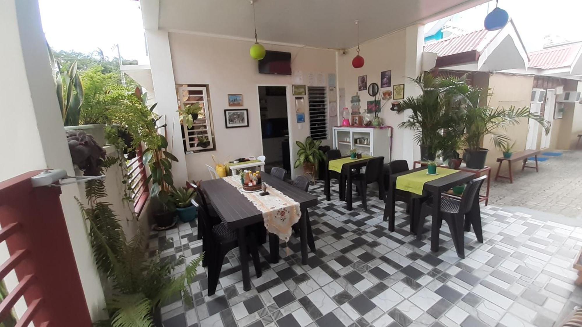 Sandstorm Lodge And Cafe Puerto Galera Exteriér fotografie